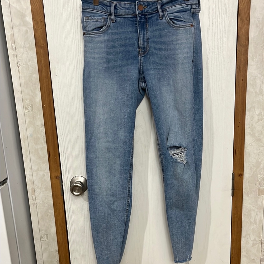 Blue Skinny Distressed Jeans with Tapered Leg